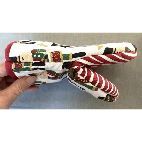Pair Ritz Christmas Toy Soldiers Candy Cane Stripes With Silicone Oven Mitts - Picture 2 of 6